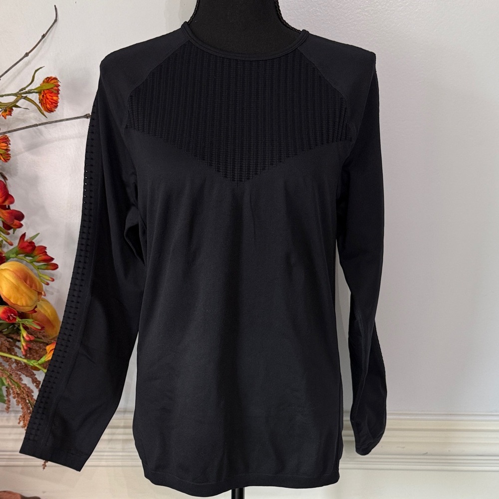 NWT Fabletics Sync Seamless Black Long Sleeve Athletic Top L
